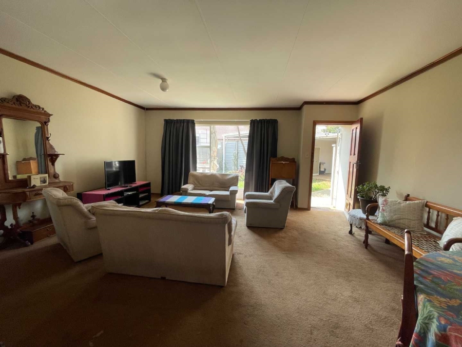 2 Bedroom Property for Sale in Langenhovenpark Free State